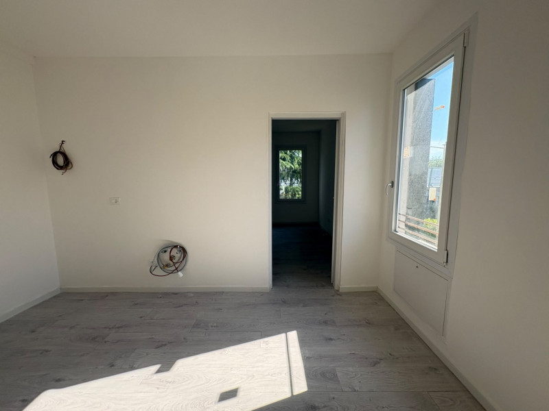 In centro a Pontevigodarzere proponiamo una soluzione all'ultimo piano su fabbricato di sole tre ...