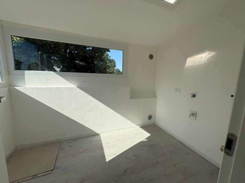 In centro a Pontevigodarzere proponiamo una soluzione all'ultimo piano su fabbricato di sole tre ...