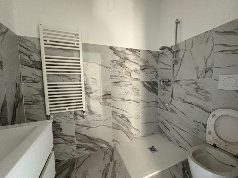 In centro a Pontevigodarzere proponiamo una soluzione all'ultimo piano su fabbricato di sole tre ...