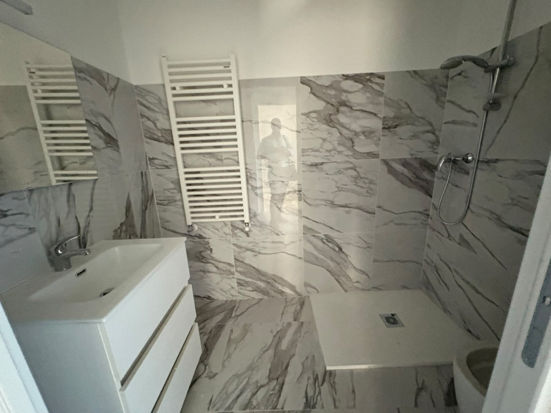 In centro a Pontevigodarzere proponiamo una soluzione all'ultimo piano su fabbricato di sole tre ...
