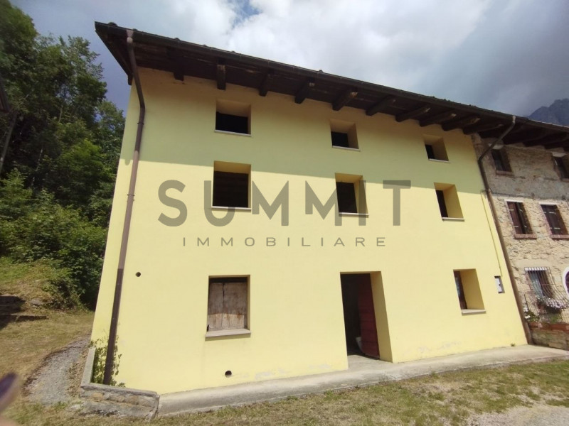 VALLI DEL PASUBIO - Sant'Antonio: CASA indipendente di ampia metratura, al grezzo, con terreno di...