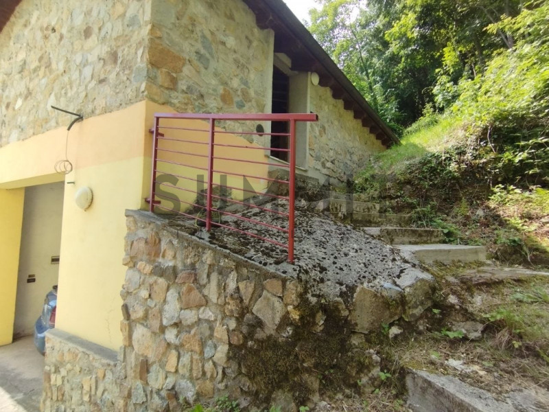 VALLI DEL PASUBIO - Sant'Antonio: CASA indipendente di ampia metratura, al grezzo, con terreno di...