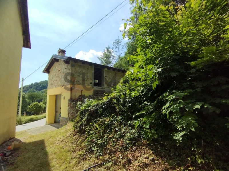 VALLI DEL PASUBIO - Sant'Antonio: CASA indipendente di ampia metratura, al grezzo, con terreno di...