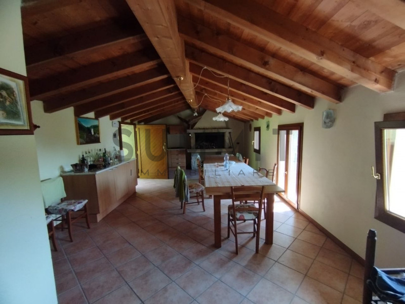 VALLI DEL PASUBIO - Sant'Antonio: CASA indipendente di ampia metratura, al grezzo, con terreno di...