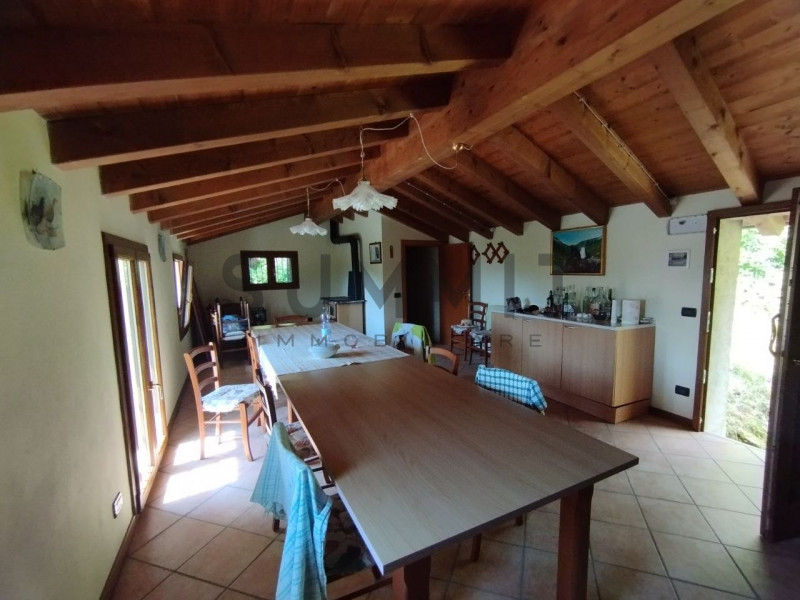 VALLI DEL PASUBIO - Sant'Antonio: CASA indipendente di ampia metratura, al grezzo, con terreno di...