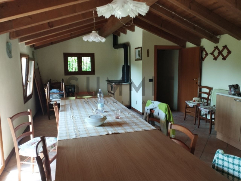 VALLI DEL PASUBIO - Sant'Antonio: CASA indipendente di ampia metratura, al grezzo, con terreno di...