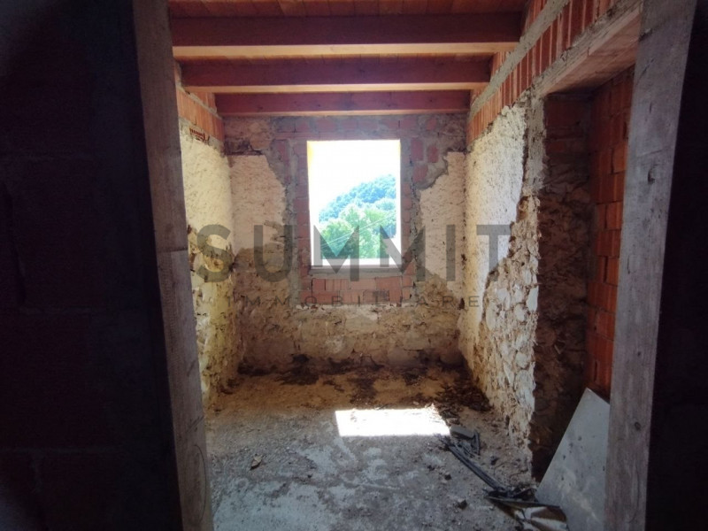 VALLI DEL PASUBIO - Sant'Antonio: CASA indipendente di ampia metratura, al grezzo, con terreno di...
