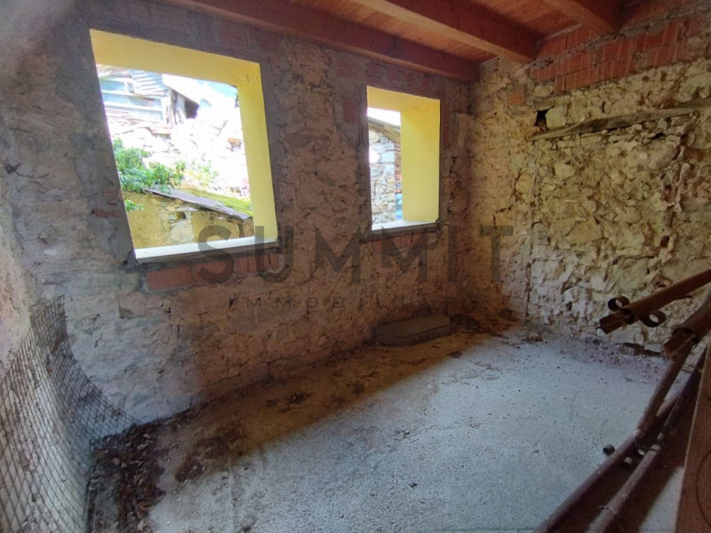 VALLI DEL PASUBIO - Sant'Antonio: CASA indipendente di ampia metratura, al grezzo, con terreno di...