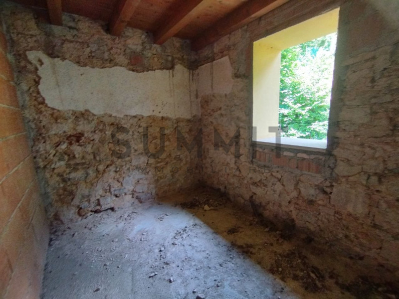VALLI DEL PASUBIO - Sant'Antonio: CASA indipendente di ampia metratura, al grezzo, con terreno di...