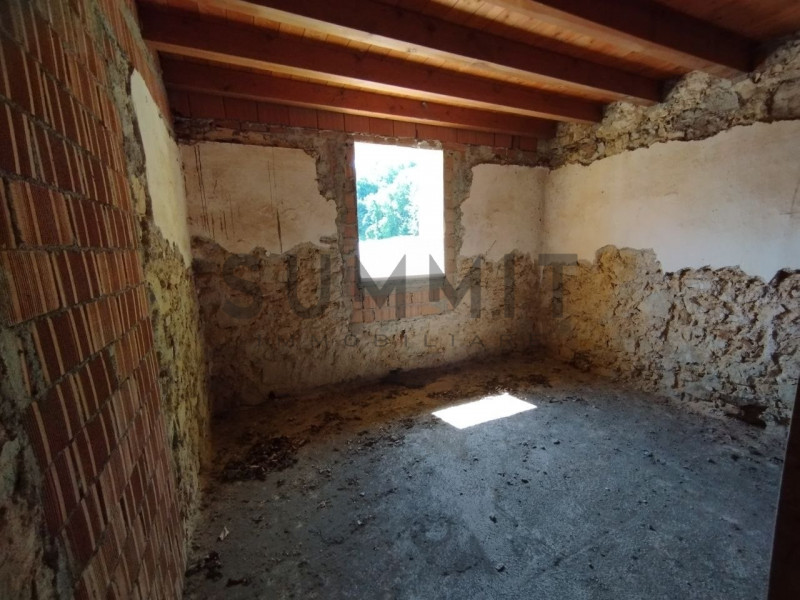 VALLI DEL PASUBIO - Sant'Antonio: CASA indipendente di ampia metratura, al grezzo, con terreno di...
