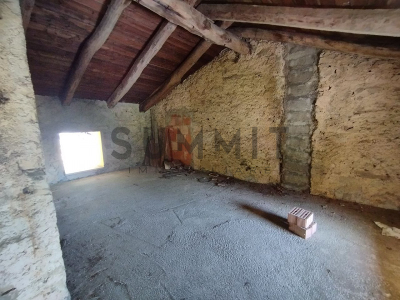 VALLI DEL PASUBIO - Sant'Antonio: CASA indipendente di ampia metratura, al grezzo, con terreno di...