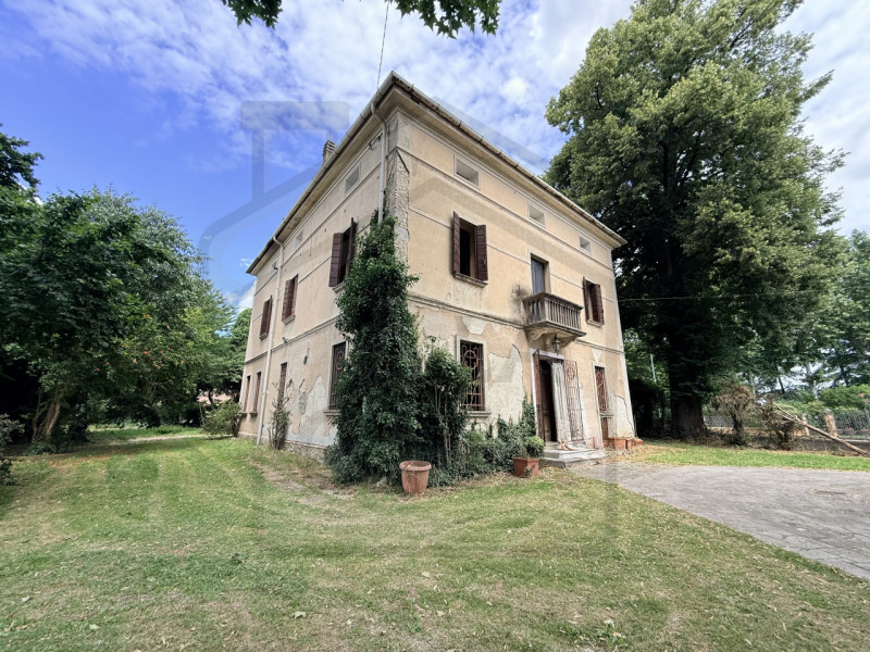 CERVARESE SANTA CROCE - -Scoprite il fascino senza tempo di questa villa d’epoca, situata nella r...