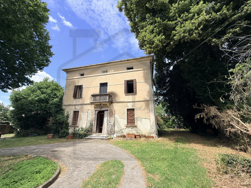 CERVARESE SANTA CROCE - -Scoprite il fascino senza tempo di questa villa d’epoca, situata nella r...