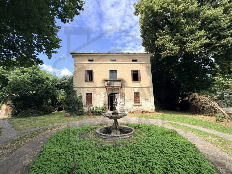 CERVARESE SANTA CROCE - -Scoprite il fascino senza tempo di questa villa d’epoca, situata nella r...