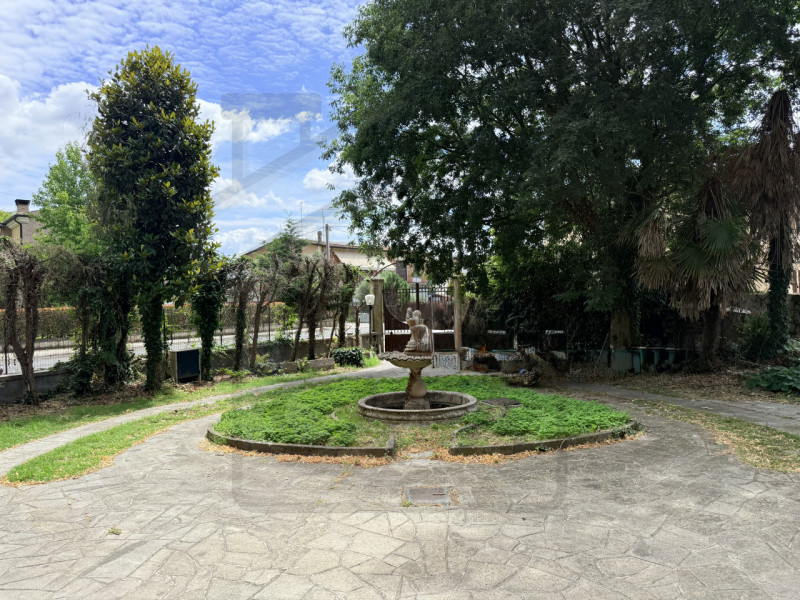 CERVARESE SANTA CROCE - -Scoprite il fascino senza tempo di questa villa d’epoca, situata nella r...