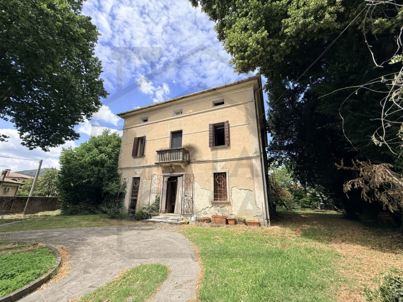 CERVARESE SANTA CROCE - -Scoprite il fascino senza tempo di questa villa d’epoca, situata nella r...