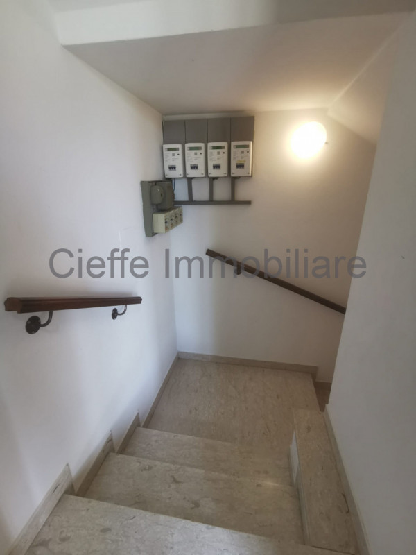 Porzione di trifamiliare in affitto, situata in zona residenziale. Questa proprietà al piano terr...