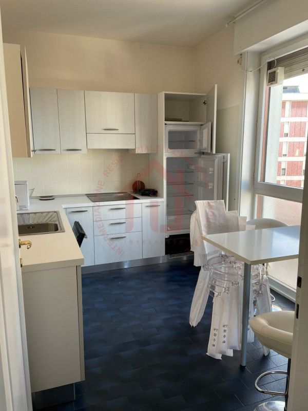 RIF: FR034 PADOVA CENTRO Proponiamo in vendita appartamento tricamere posto al sesto piano, servi...