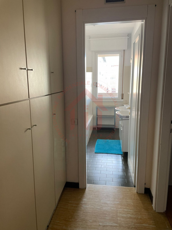RIF: FR034 PADOVA CENTRO Proponiamo in vendita appartamento tricamere posto al sesto piano, servi...