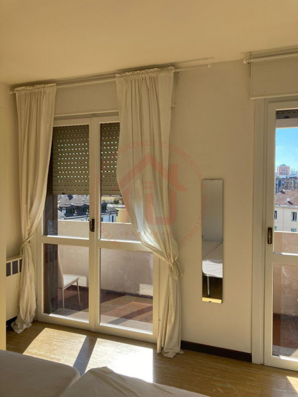 RIF: FR034 PADOVA CENTRO Proponiamo in vendita appartamento tricamere posto al sesto piano, servi...