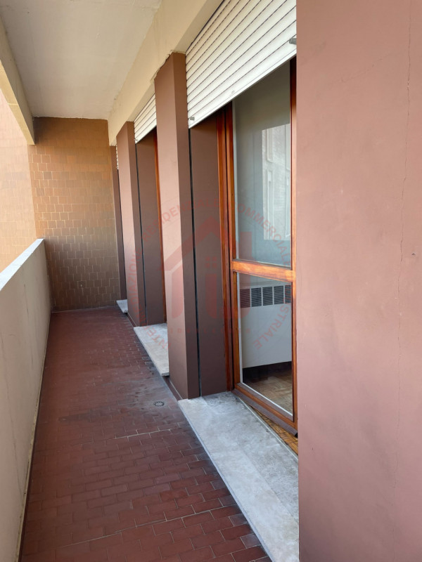 RIF: FR034 PADOVA CENTRO Proponiamo in vendita appartamento tricamere posto al sesto piano, servi...