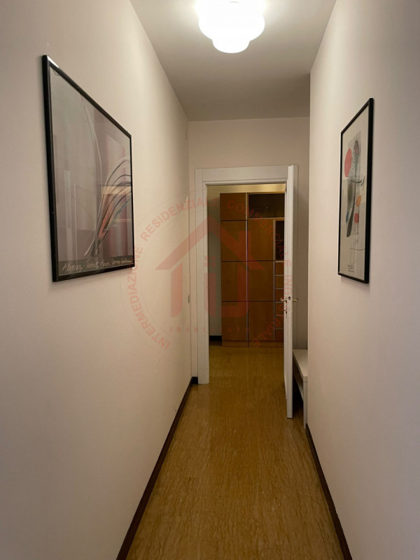 RIF: FR034 PADOVA CENTRO Proponiamo in vendita appartamento tricamere posto al sesto piano, servi...
