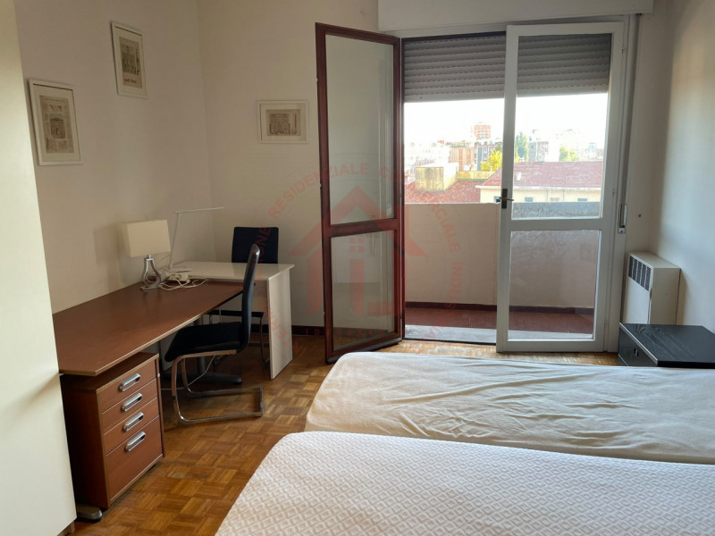 RIF: FR034 PADOVA CENTRO Proponiamo in vendita appartamento tricamere posto al sesto piano, servi...
