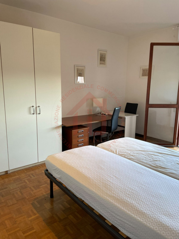 RIF: FR034 PADOVA CENTRO Proponiamo in vendita appartamento tricamere posto al sesto piano, servi...