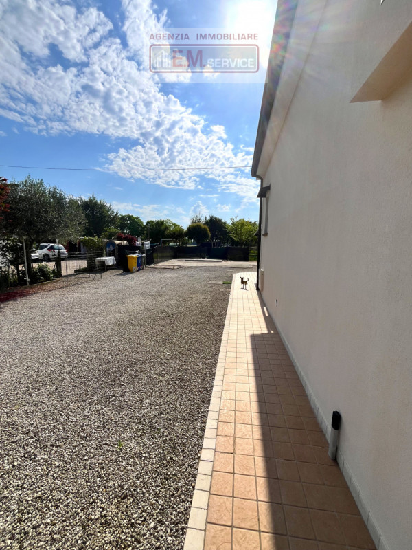 Nella tranquilla e ricercata frazione di San Cipriano di Roncade, proponiamo in vendita una splen...
