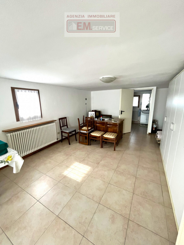 Nella tranquilla e ricercata frazione di San Cipriano di Roncade, proponiamo in vendita una splen...