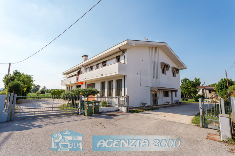 A CARTURA PORZIONE DI BIFAMILIARE CON MAGAZZINO/LABORATORIO, TAVERNA E GIARDINO ESCLUSIVO . !!! E...