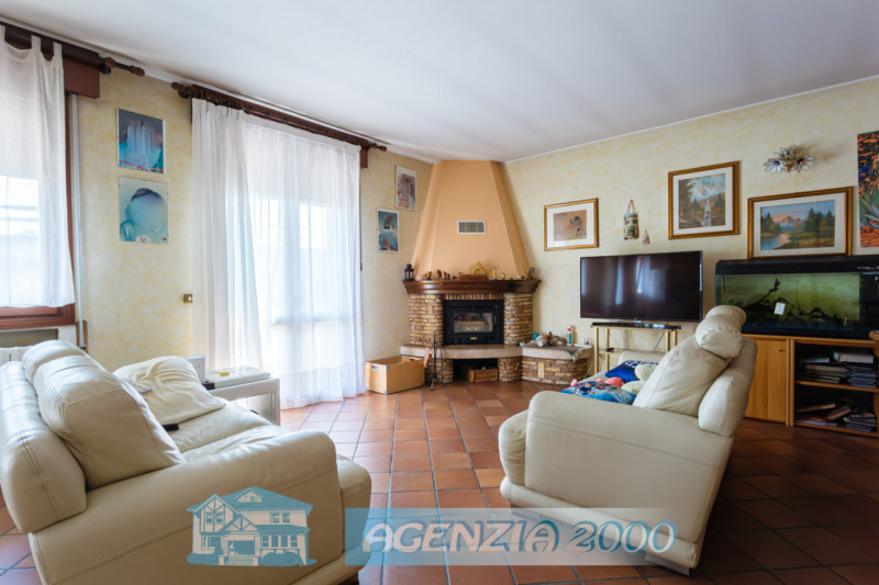 A CARTURA PORZIONE DI BIFAMILIARE CON MAGAZZINO/LABORATORIO, TAVERNA E GIARDINO ESCLUSIVO . !!! E...