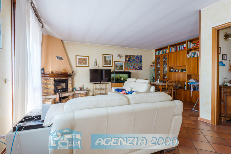 A CARTURA PORZIONE DI BIFAMILIARE CON MAGAZZINO/LABORATORIO, TAVERNA E GIARDINO ESCLUSIVO . !!! E...