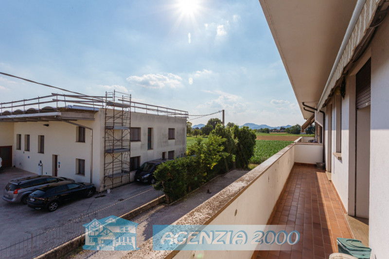 A CARTURA PORZIONE DI BIFAMILIARE CON MAGAZZINO/LABORATORIO, TAVERNA E GIARDINO ESCLUSIVO . !!! E...