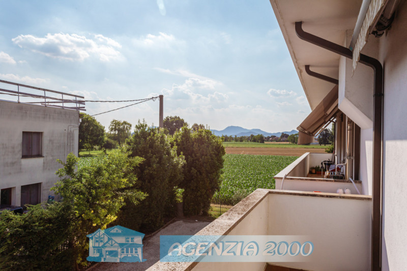 A CARTURA PORZIONE DI BIFAMILIARE CON MAGAZZINO/LABORATORIO, TAVERNA E GIARDINO ESCLUSIVO . !!! E...