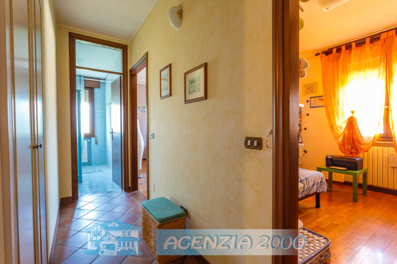 A CARTURA PORZIONE DI BIFAMILIARE CON MAGAZZINO/LABORATORIO, TAVERNA E GIARDINO ESCLUSIVO . !!! E...