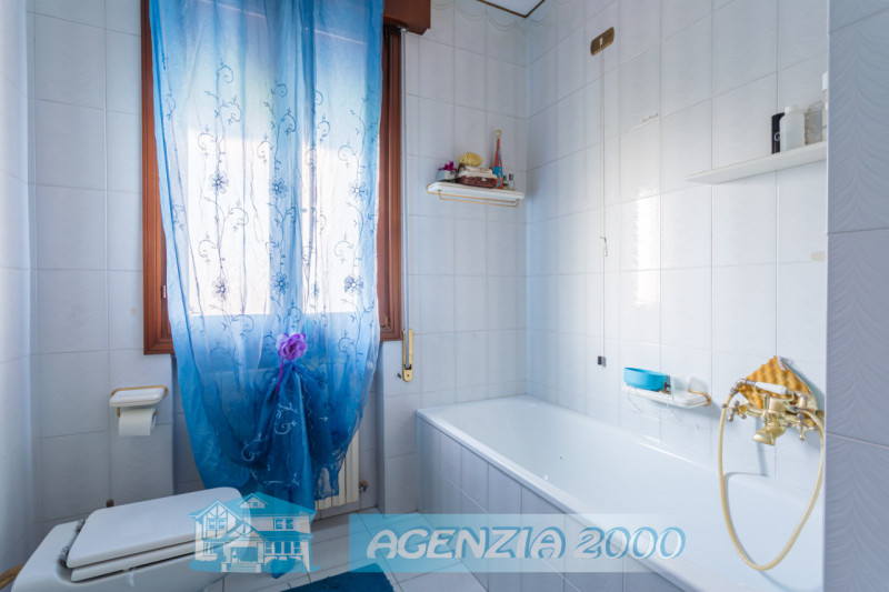 A CARTURA PORZIONE DI BIFAMILIARE CON MAGAZZINO/LABORATORIO, TAVERNA E GIARDINO ESCLUSIVO . !!! E...