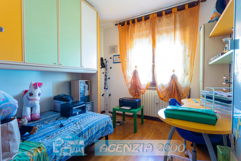 A CARTURA PORZIONE DI BIFAMILIARE CON MAGAZZINO/LABORATORIO, TAVERNA E GIARDINO ESCLUSIVO . !!! E...