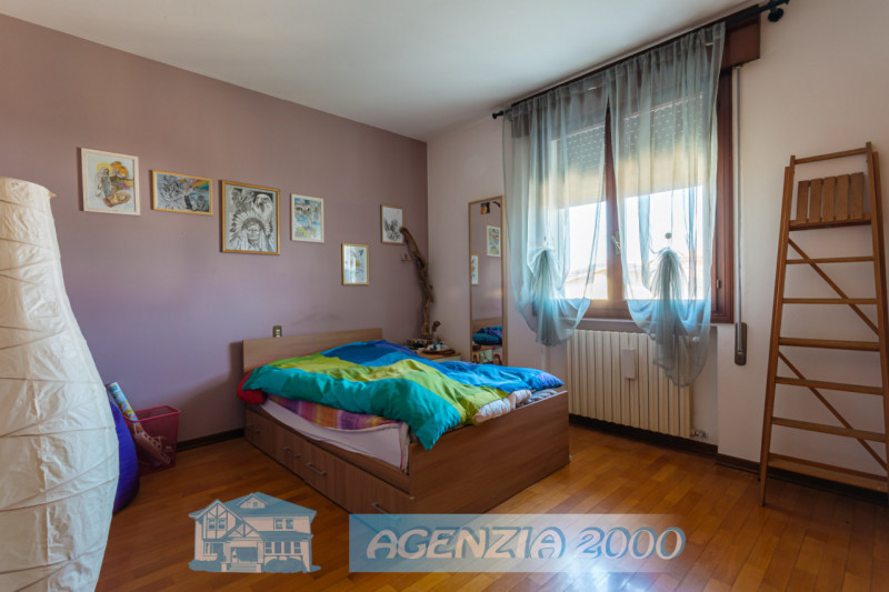 A CARTURA PORZIONE DI BIFAMILIARE CON MAGAZZINO/LABORATORIO, TAVERNA E GIARDINO ESCLUSIVO . !!! E...