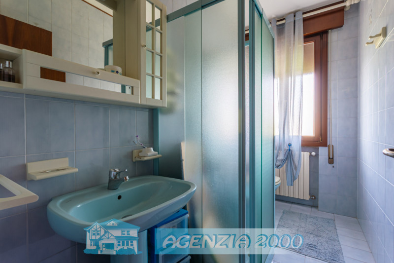 A CARTURA PORZIONE DI BIFAMILIARE CON MAGAZZINO/LABORATORIO, TAVERNA E GIARDINO ESCLUSIVO . !!! E...
