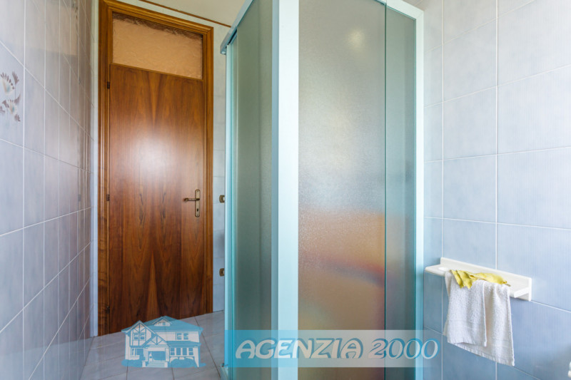 A CARTURA PORZIONE DI BIFAMILIARE CON MAGAZZINO/LABORATORIO, TAVERNA E GIARDINO ESCLUSIVO . !!! E...