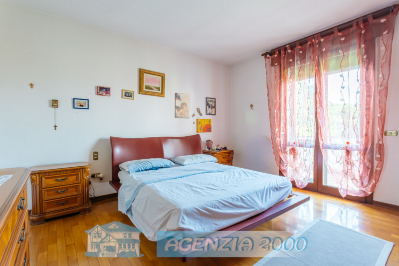 A CARTURA PORZIONE DI BIFAMILIARE CON MAGAZZINO/LABORATORIO, TAVERNA E GIARDINO ESCLUSIVO . !!! E...