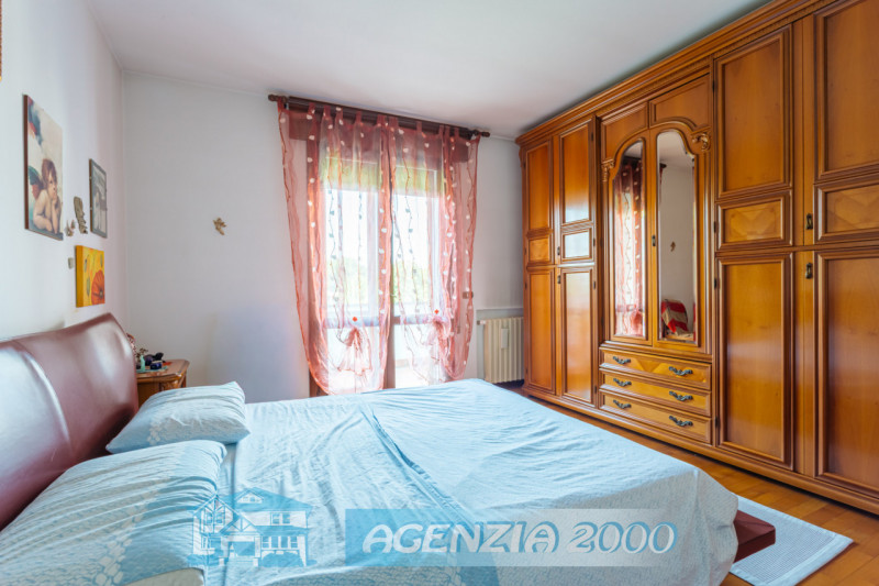 A CARTURA PORZIONE DI BIFAMILIARE CON MAGAZZINO/LABORATORIO, TAVERNA E GIARDINO ESCLUSIVO . !!! E...