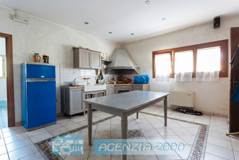 A CARTURA PORZIONE DI BIFAMILIARE CON MAGAZZINO/LABORATORIO, TAVERNA E GIARDINO ESCLUSIVO . !!! E...