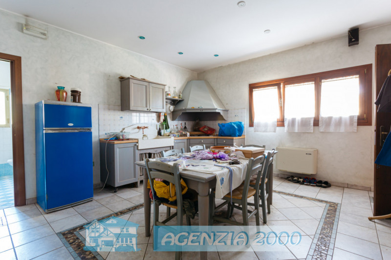 A CARTURA PORZIONE DI BIFAMILIARE CON MAGAZZINO/LABORATORIO, TAVERNA E GIARDINO ESCLUSIVO . !!! E...