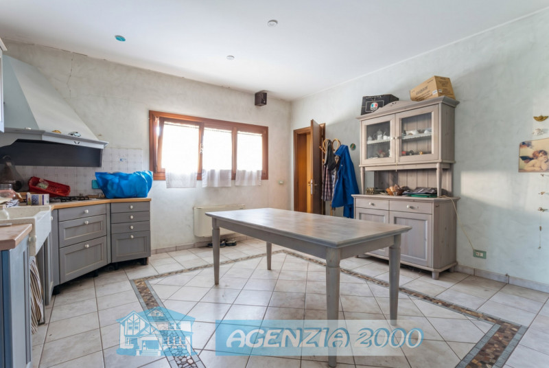 A CARTURA PORZIONE DI BIFAMILIARE CON MAGAZZINO/LABORATORIO, TAVERNA E GIARDINO ESCLUSIVO . !!! E...