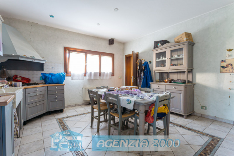 A CARTURA PORZIONE DI BIFAMILIARE CON MAGAZZINO/LABORATORIO, TAVERNA E GIARDINO ESCLUSIVO . !!! E...