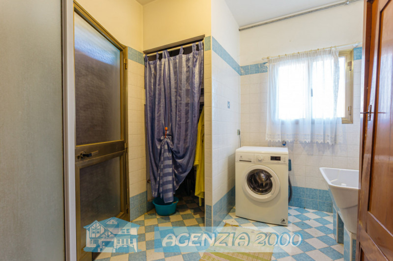 A CARTURA PORZIONE DI BIFAMILIARE CON MAGAZZINO/LABORATORIO, TAVERNA E GIARDINO ESCLUSIVO . !!! E...
