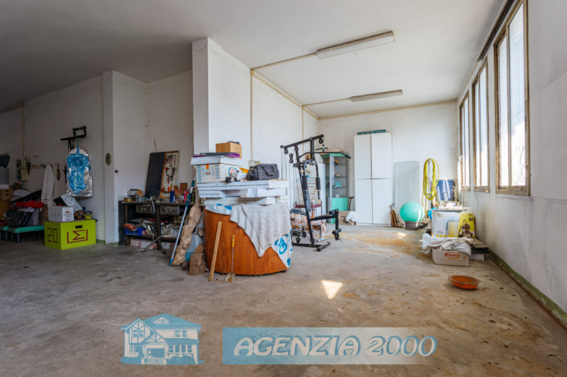 A CARTURA PORZIONE DI BIFAMILIARE CON MAGAZZINO/LABORATORIO, TAVERNA E GIARDINO ESCLUSIVO . !!! E...