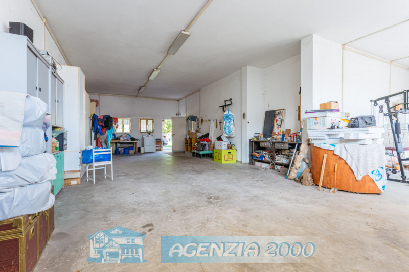 A CARTURA PORZIONE DI BIFAMILIARE CON MAGAZZINO/LABORATORIO, TAVERNA E GIARDINO ESCLUSIVO . !!! E...